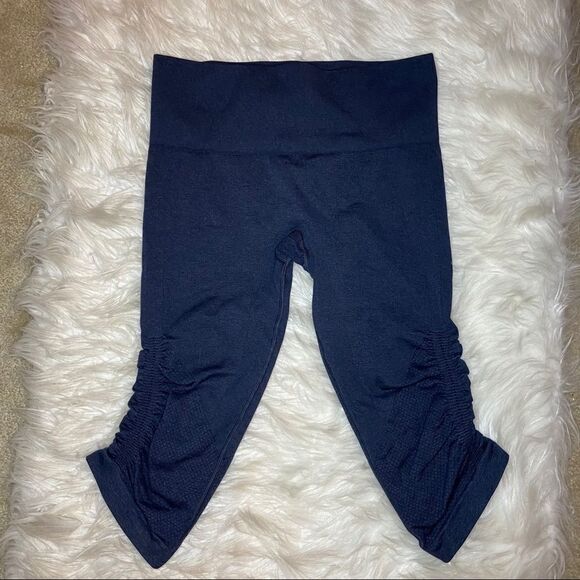 Lululemon In the Flow Crop II - Picture 7 of 12